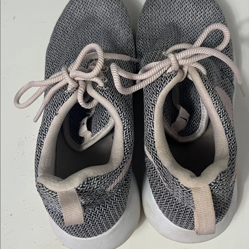 Nike Sz 7Y Pink Black Knit Tie Up Athletic Running Shoes